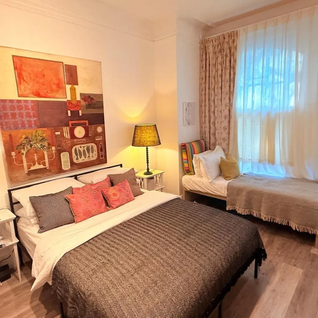 Photograph of Budget friendly 2BED flat in leafy Parsons Green