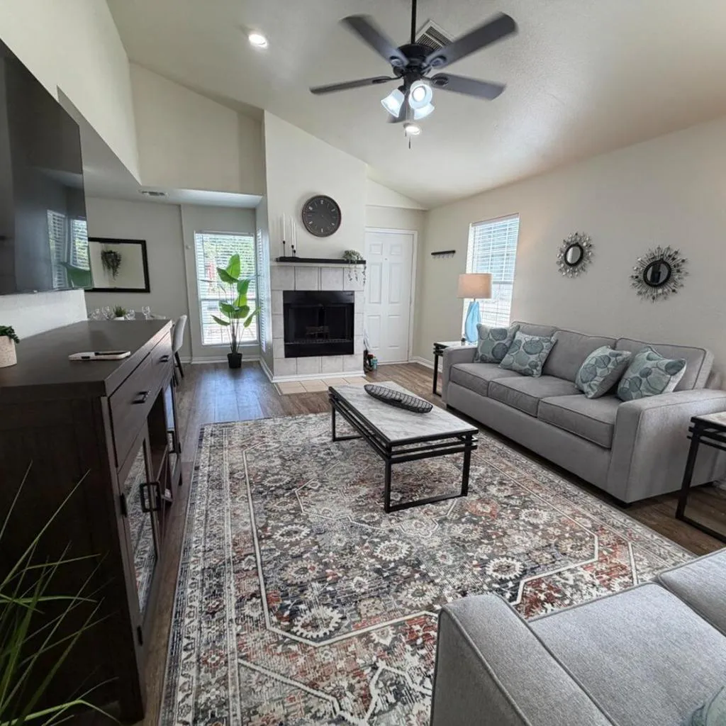Photograph of Munger Manor 3 Bedroom Downtown Dallas