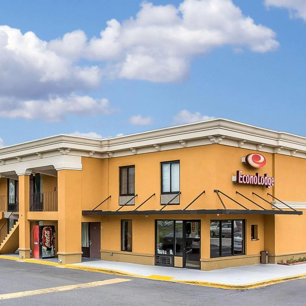 Photograph of Econo Lodge Savannah Midtown