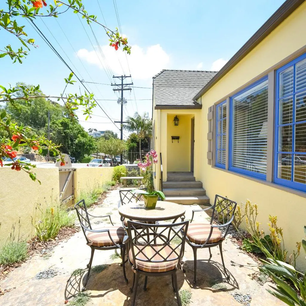 Photograph of 4 Bdr 2 Bth in heart of Hilcrest 10 minutes from balboa park