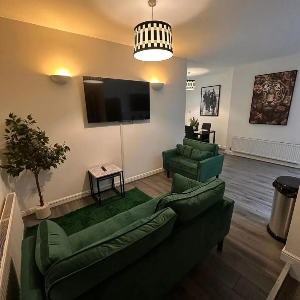Photograph of Modern 2-Bedroom 2-Bathroom Apartment Liverpool
