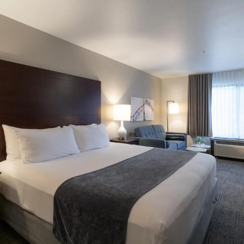 Photograph of Oxford Suites Portland - Jantzen Beach