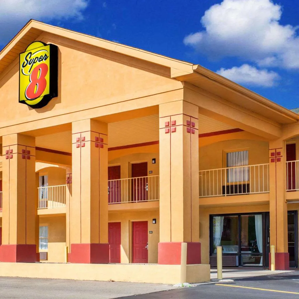 Photograph of Super 8 by Wyndham Nashville West