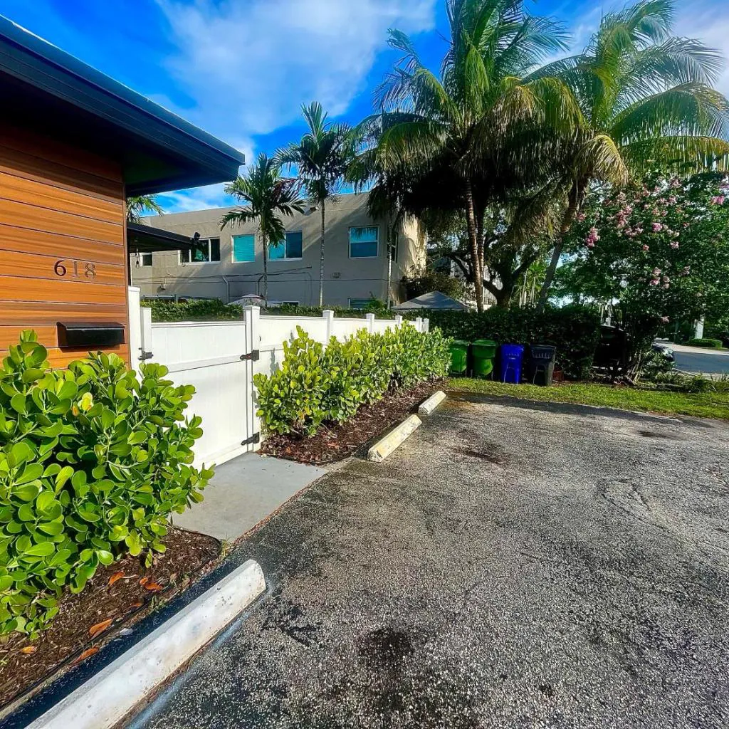 Photograph of Bahama Mama Las Olas and Holiday Park w Hot Tub