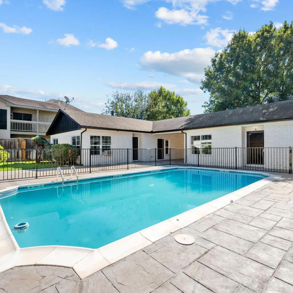 Photograph of Modern & Spacious 1BR Haven near Galleria