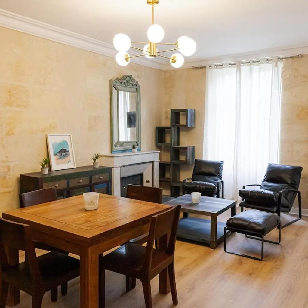 Photograph of Elegant 2-bedroom apartment Carré d'Or Bordeaux 2 Bedrooms