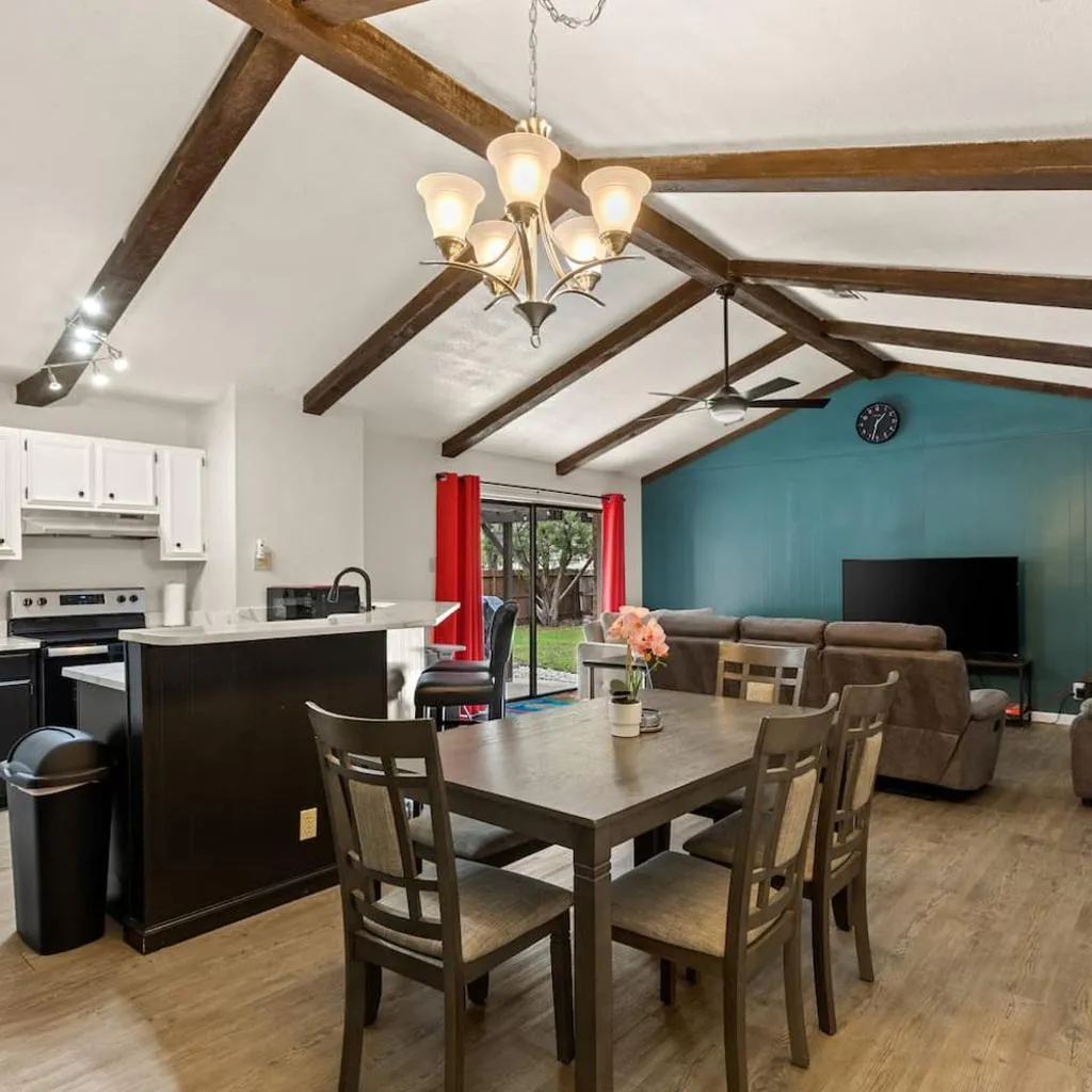 Photograph of Incredible Location King Bed Sleeps 14