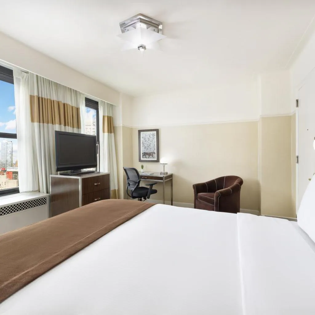 Photograph of New Yorker by Lotte Hotels
