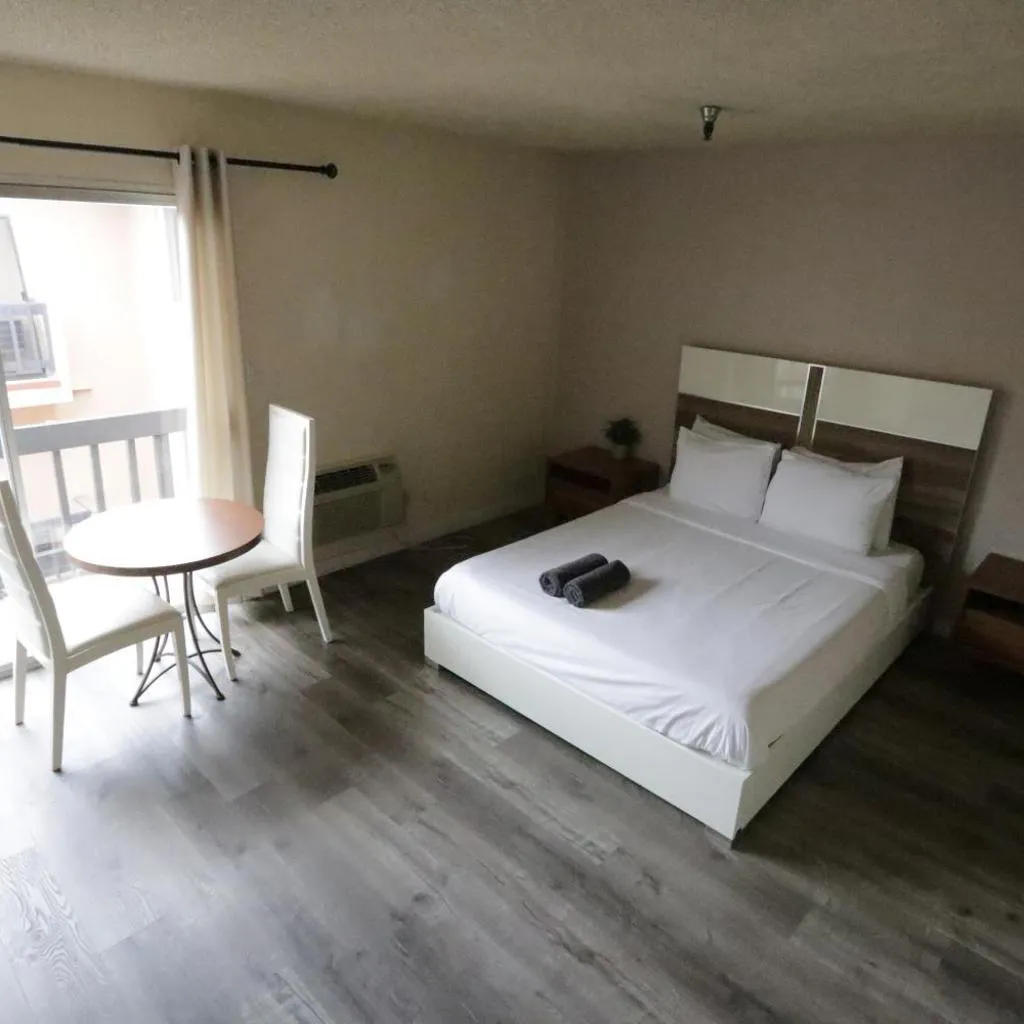 Photograph of Affordable 1 Queed bed Apartment in Beverly Hills