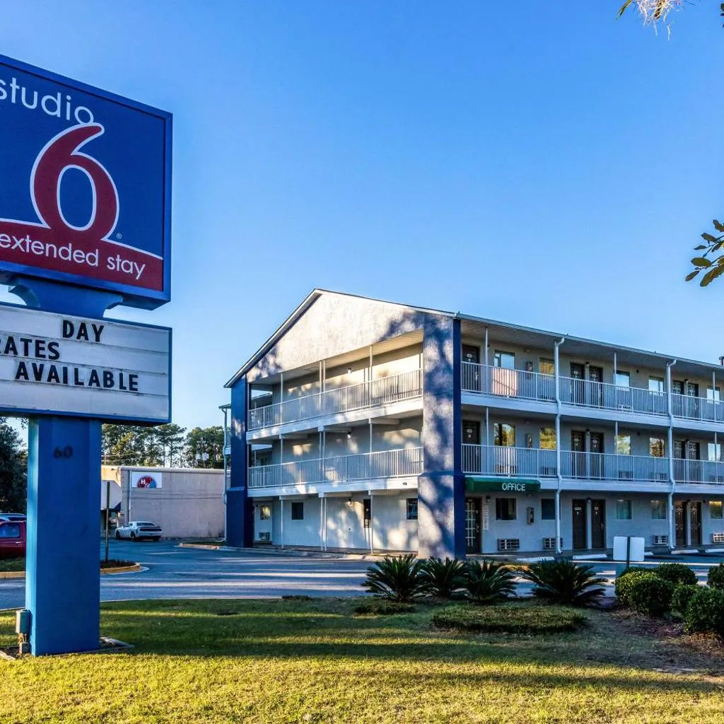 Photograph of Studio 6 Extended Stay - Savannah, GA
