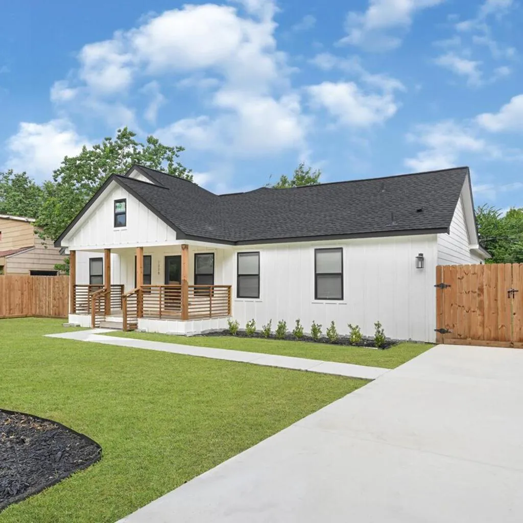 Photograph of Modern Farmhouse Retreat 4BR 3BA Central HTX