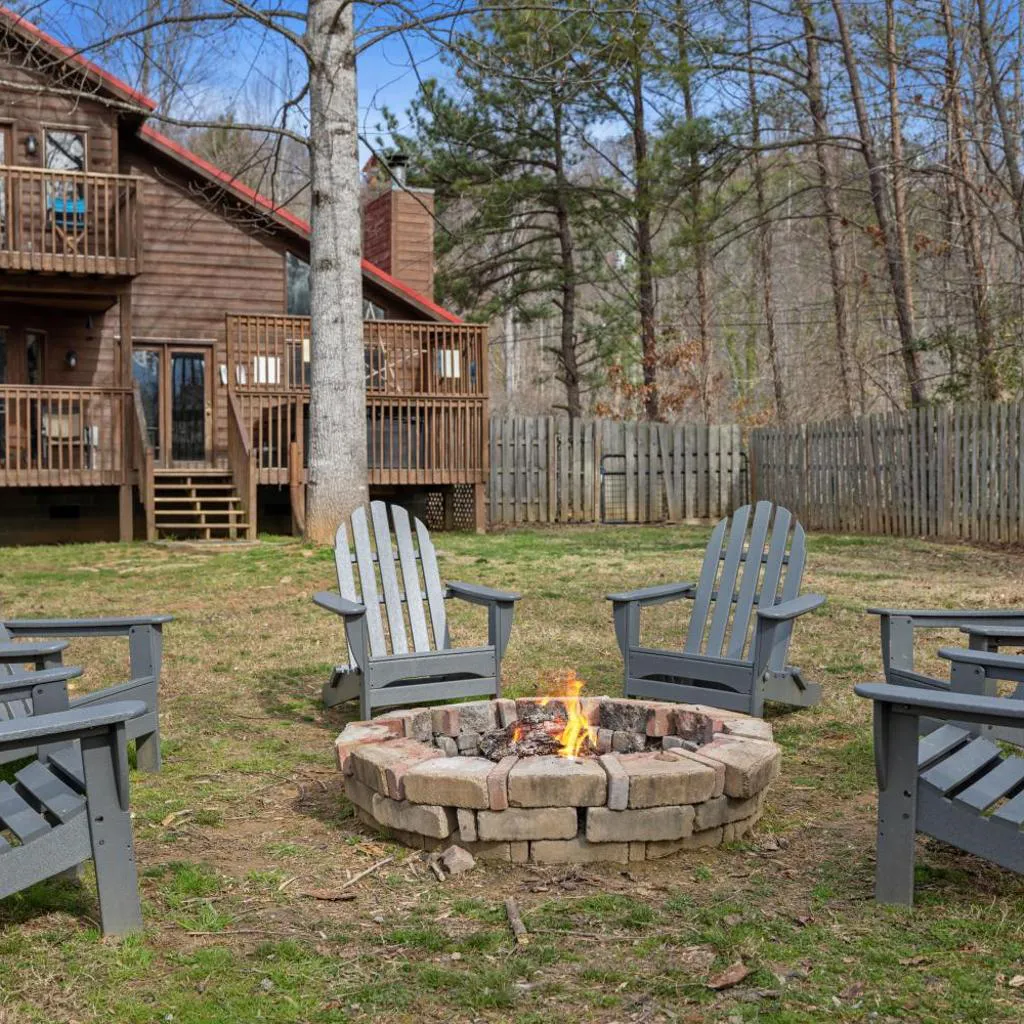 Photograph of The Aerie cabin