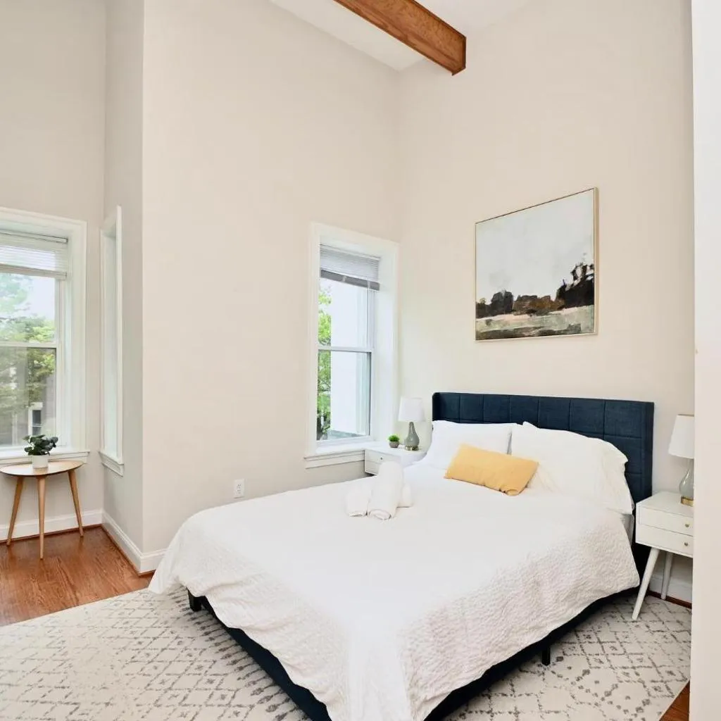 Photograph of Elegant 5BR home near Capitol Hill! Free Parking!