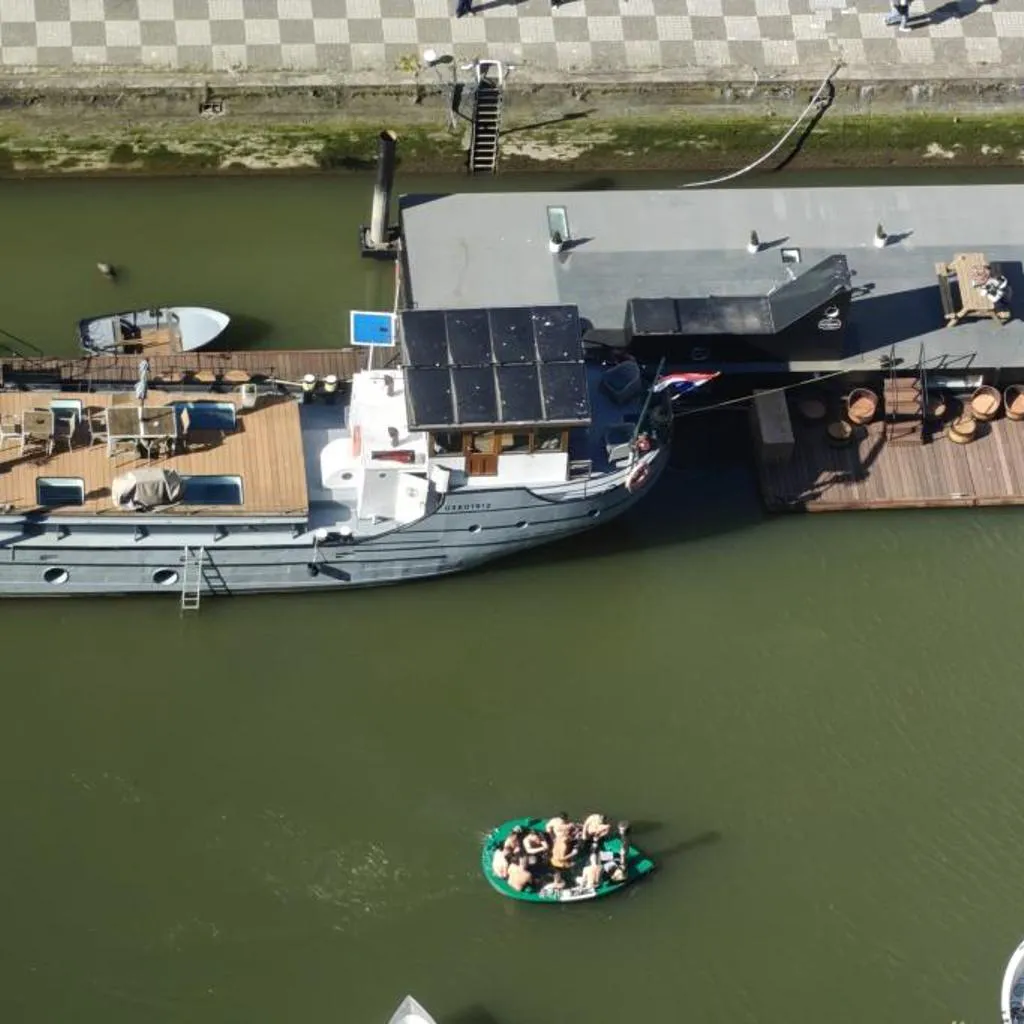 Photograph of De Coaster & Aquarium Ponton