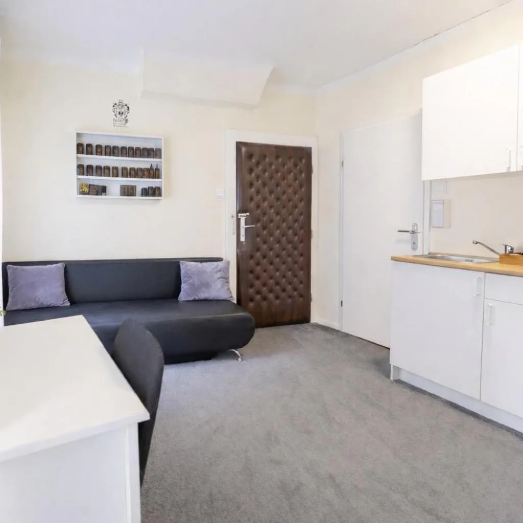 Photograph of DATRI Petite Suite 9