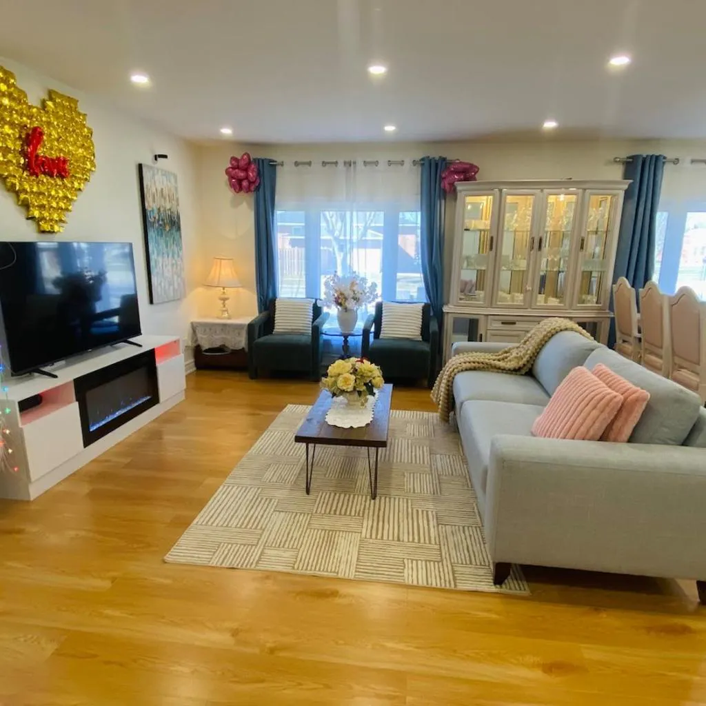 Photograph of Home in Niagara Falls 3BR 10 Mins to Falls