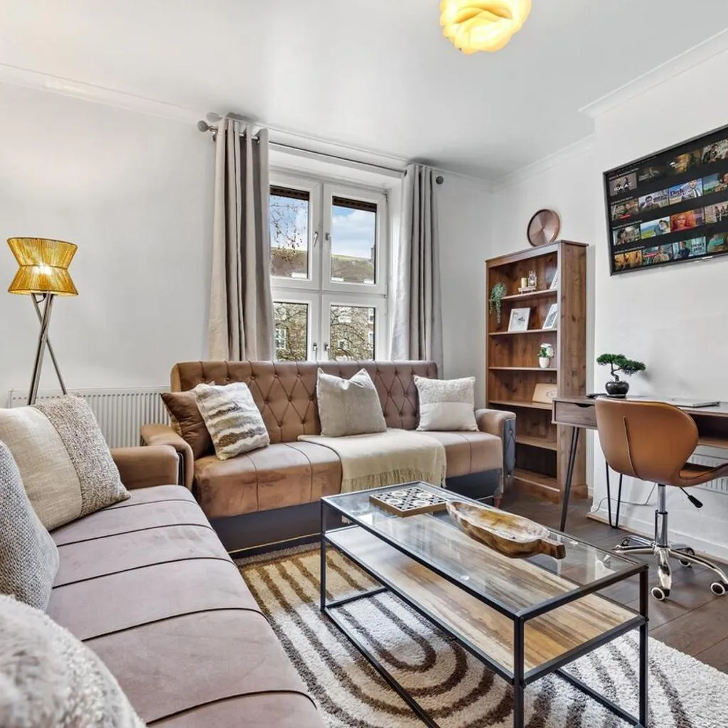 Photograph of Central Ldn Spacious Apartment Sleeps 8 & Parking! Nine Elms