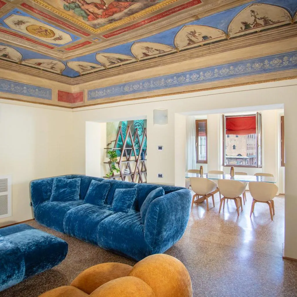 Photograph of Urbanicooh Garisenda - Piazza Maggiore View