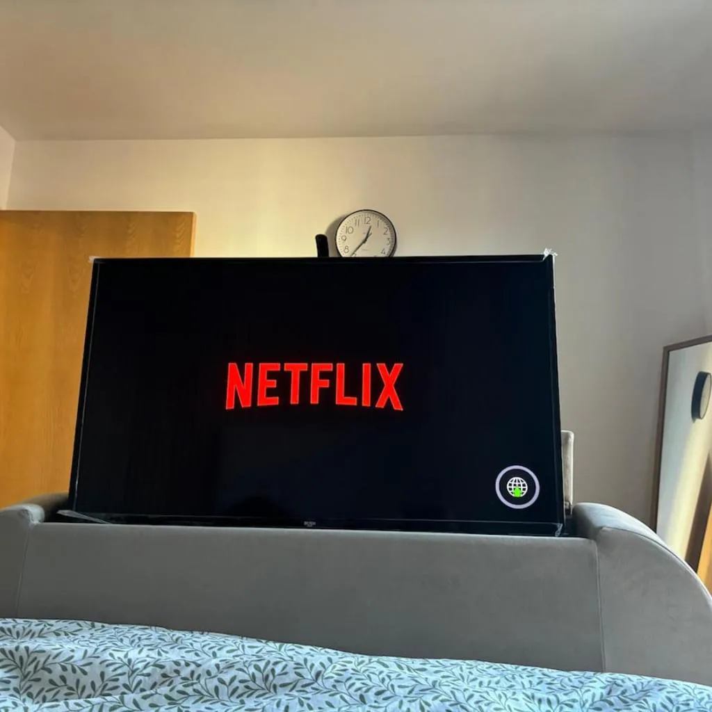 Photograph of Central TV Bed Flat w Balcony for Contractors and Leisure