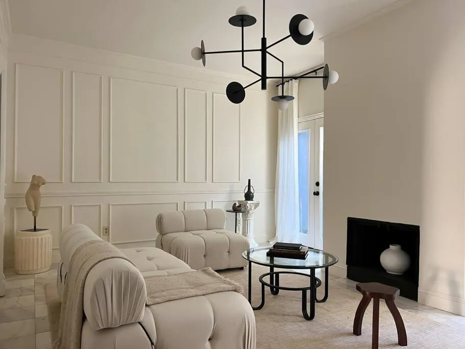 Photograph of Mr. Nomad: Artistic Abode in Uptown