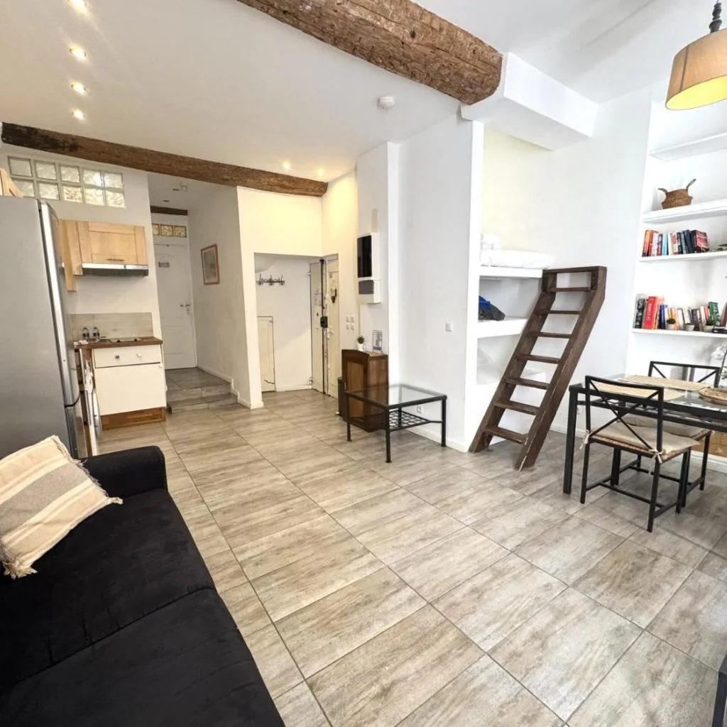 Photograph of B OT Espace Barillerie 12 - Old Town Promenade des