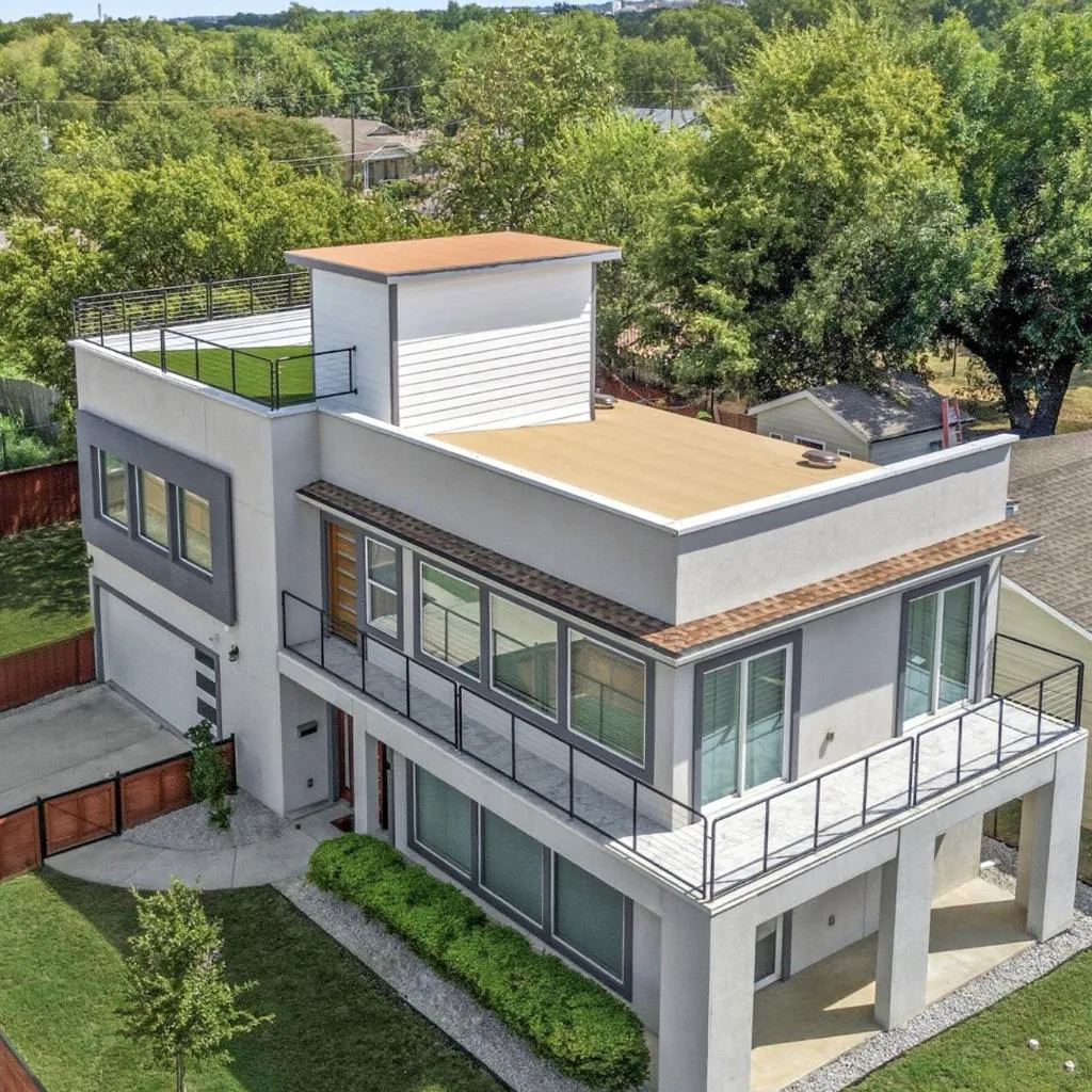 Photograph of Modern 3 BR Retreat on River With DT Skyline View