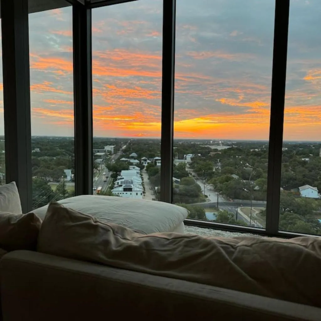 Photograph of Lux, Spacious 2B Penthouse w/ Stunning Views