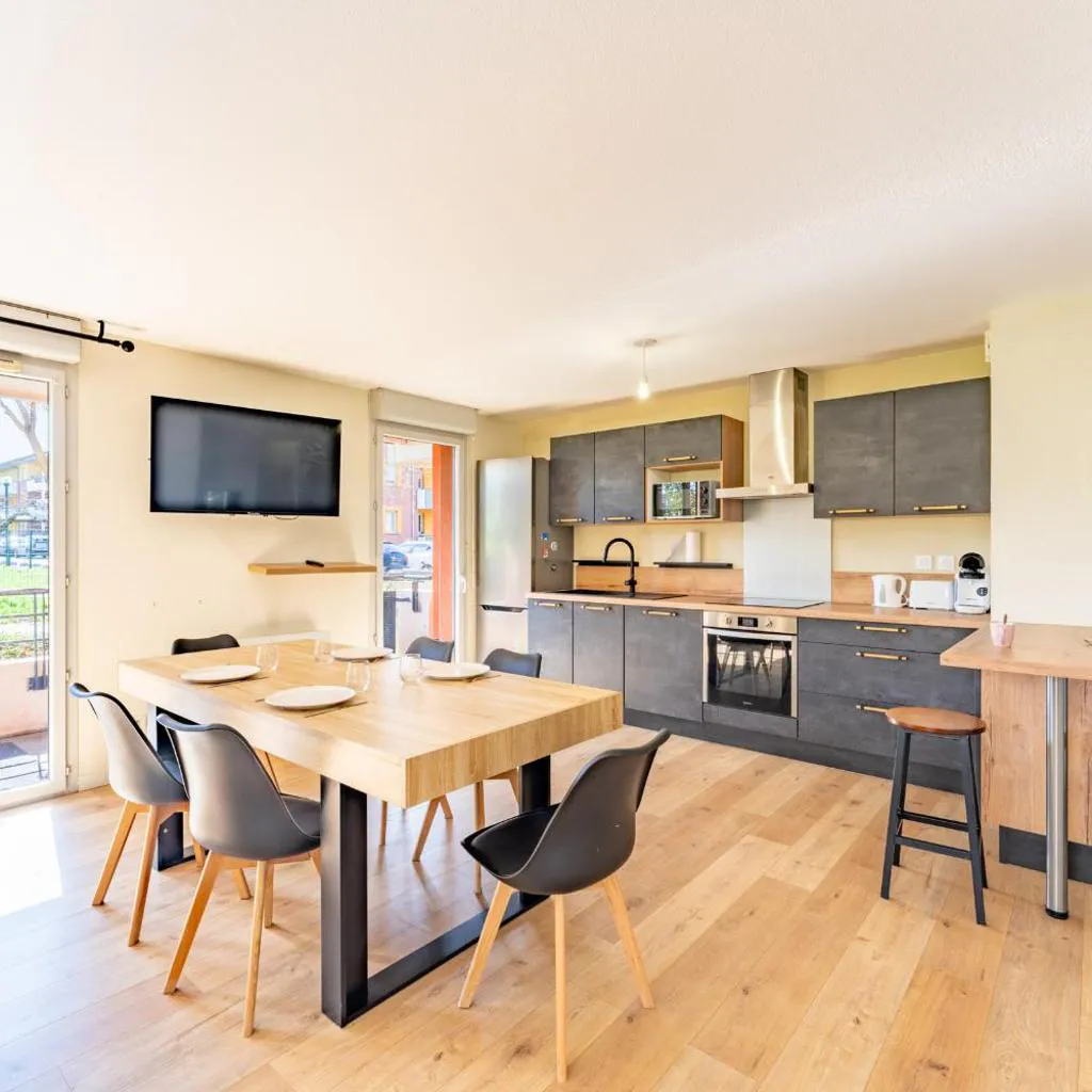 Photograph of Le Beauvoir - Terrasses - Parking facile - 8 pers