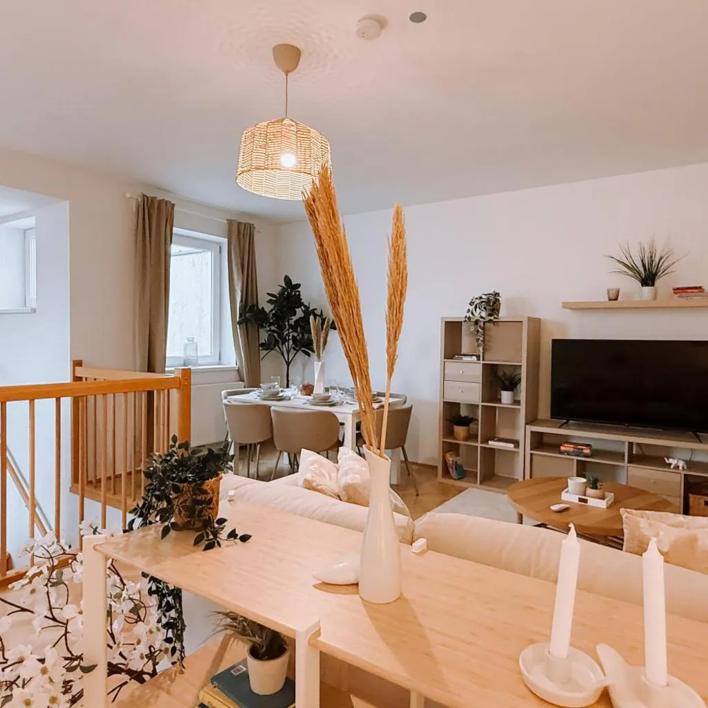 Photograph of 90qm, 3 bedrooms, near Schönbrunn, balcony - Axara Housing