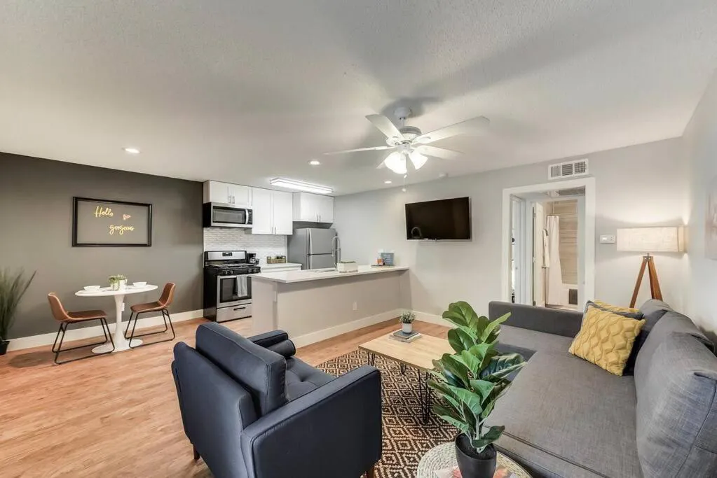 Photograph of Hello Gorgeous Flat near Downtown!