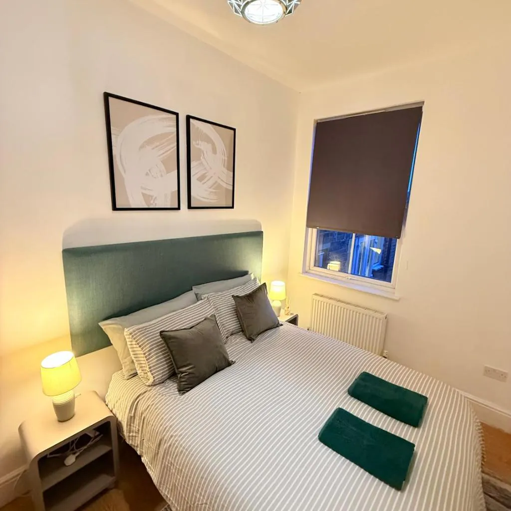 Photograph of Stylish flat close to station zone 2