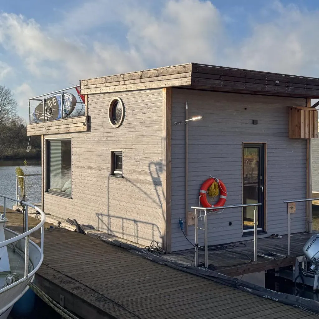 Photograph of Dein Hausboot OFF für deine Auszeit in Hamburg