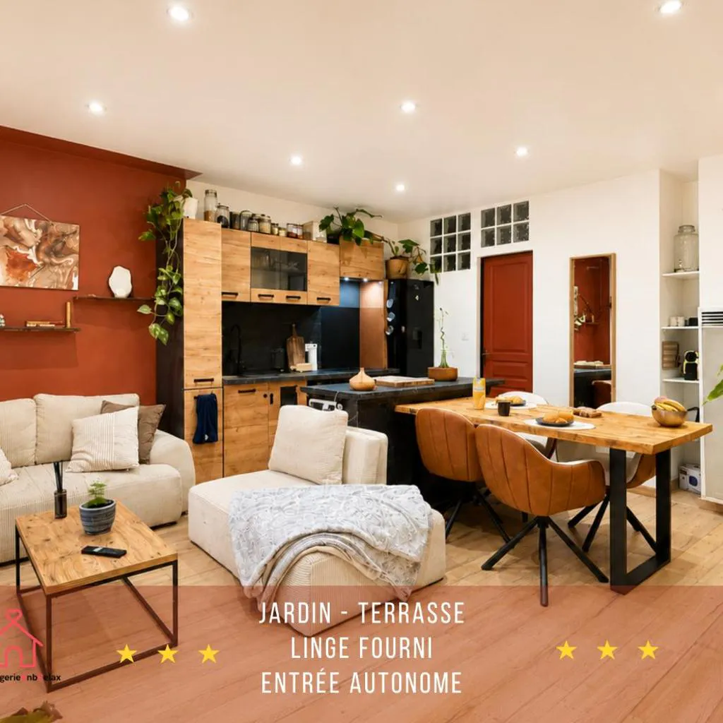 Photograph of "Le Chalet des Minimes" Jardin - Wifi - Linge