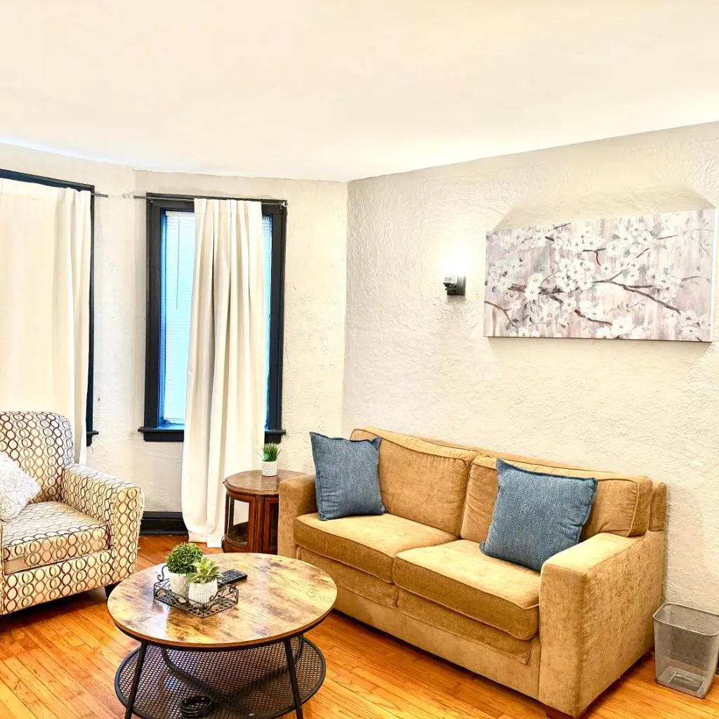 Photograph of Modern 1BR Near Midway - CTA Train - Golf Nearby