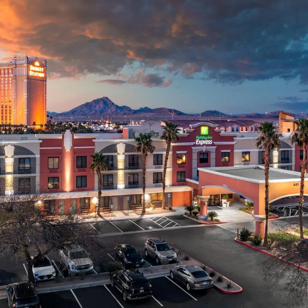 Photograph of Holiday Inn Express Hotel and Suites - Henderson by IHG