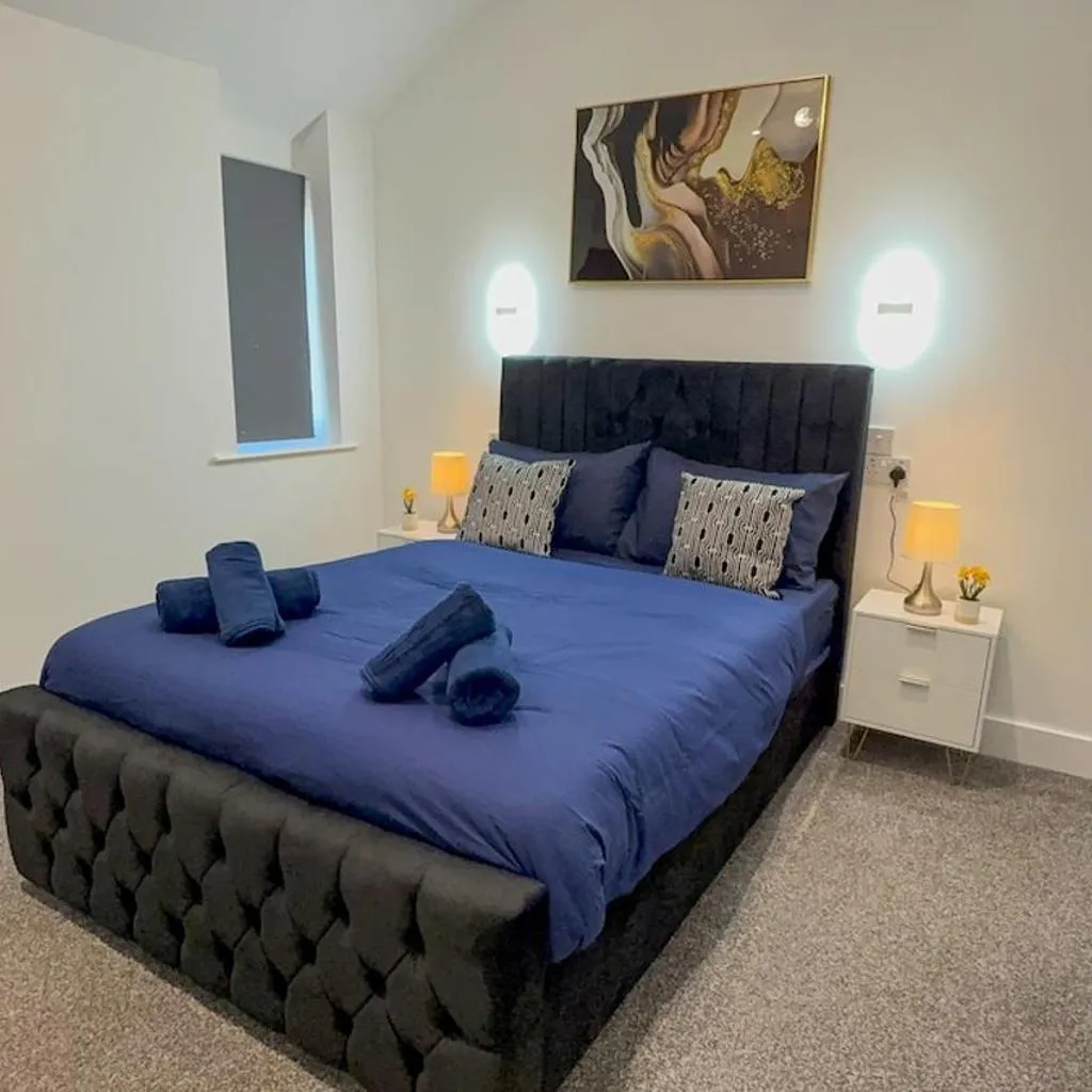 Photograph of Cozy 5-Bed Caldecott Stays-Sleep 6