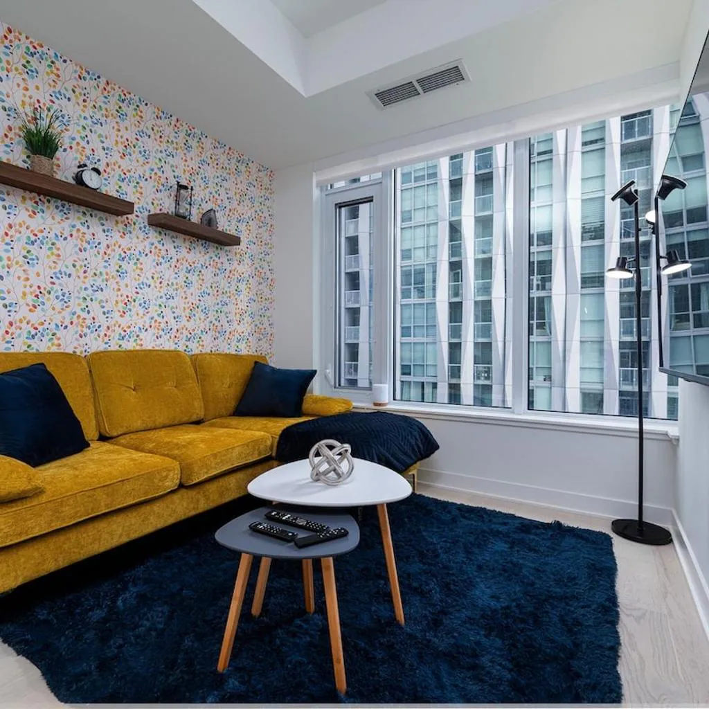 Photograph of Stylish Yorkville Condo Sleeps 3 Prime Location