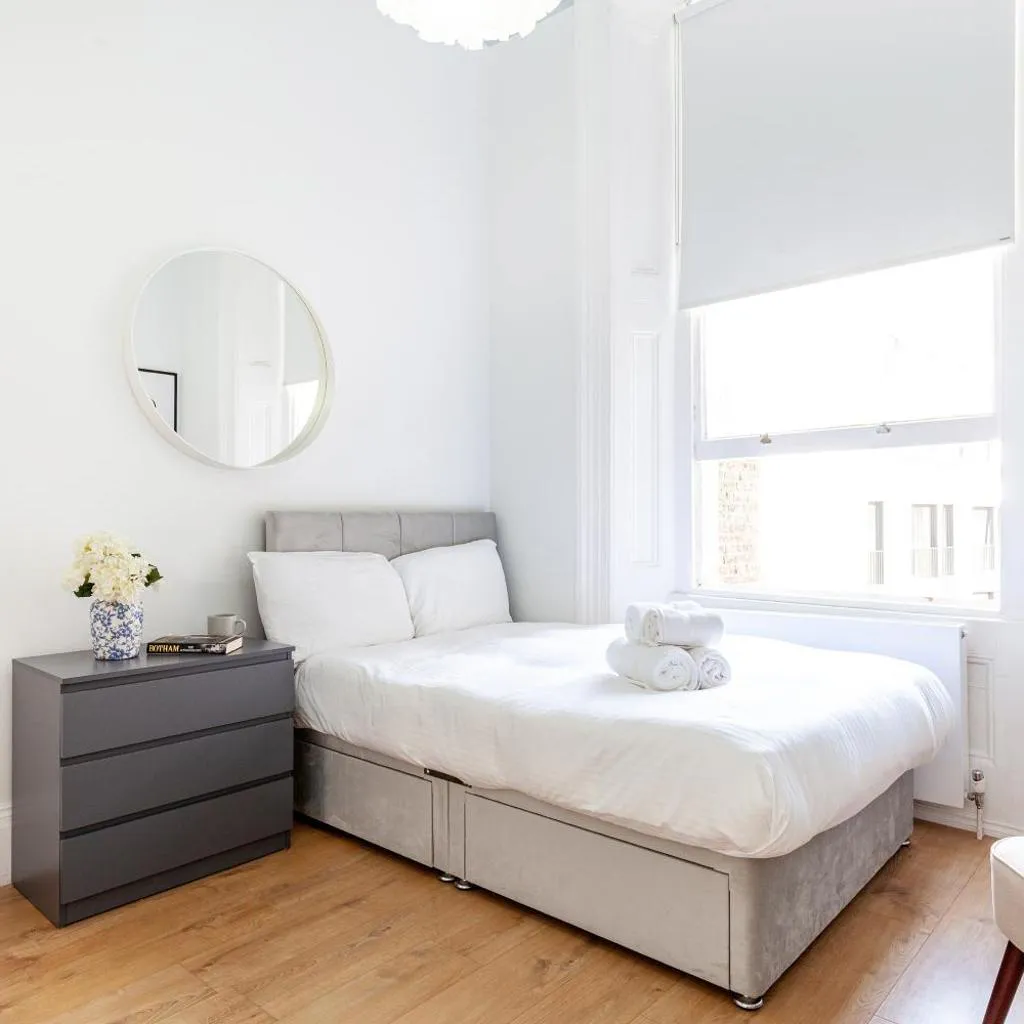 Photograph of Kensington Gardens Studio - 9