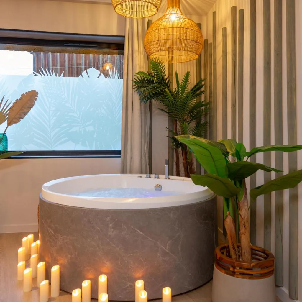 Photograph of Suite romantique Bali, Sauna , Spa