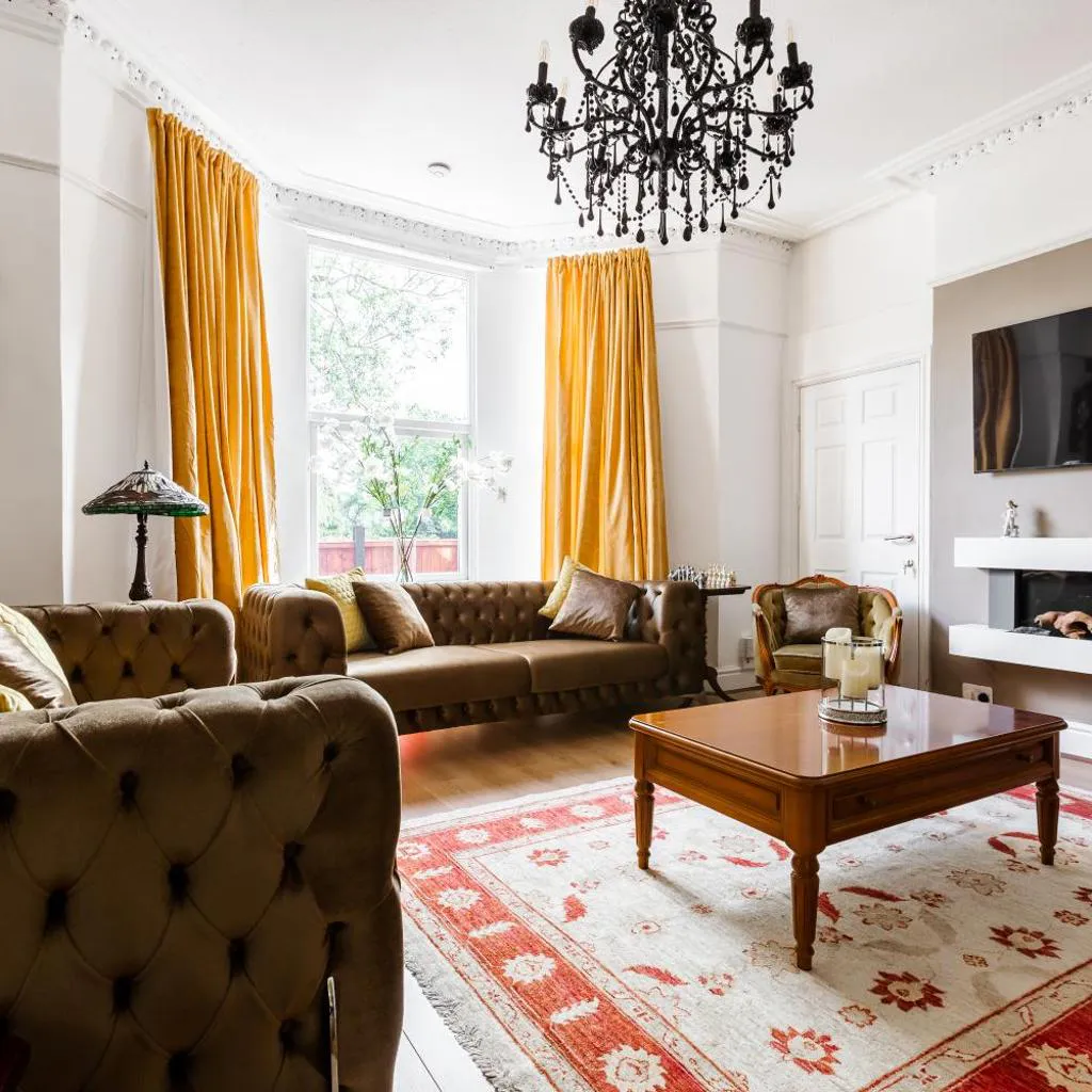 Photograph of Grand Victorian Villa 6 - En-Suites, Hot Tub, Cinema Room, Private Parking & Park View