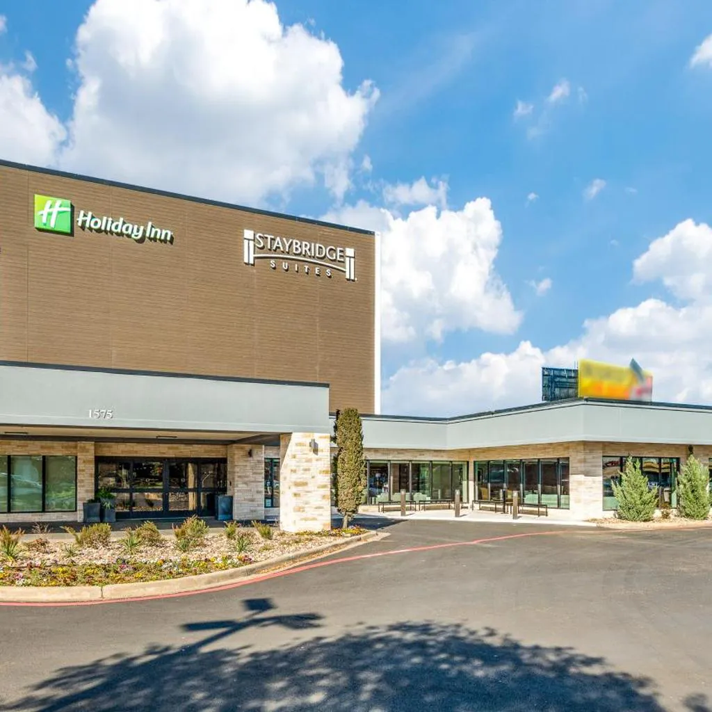 Photograph of Staybridge Suites Dallas Market Ctr Love Field by IHG