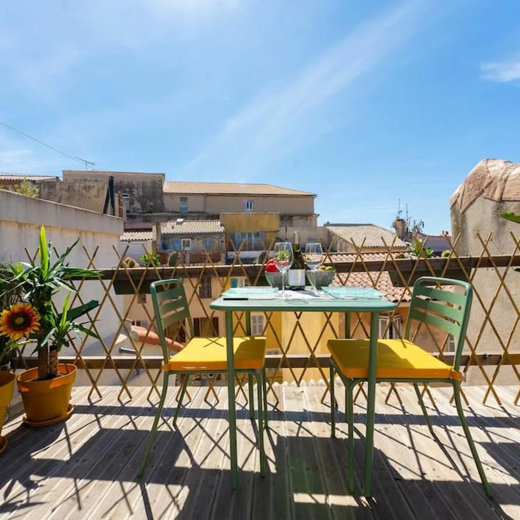 Photograph of Studio with Sunny Patio in Panier near Old Port