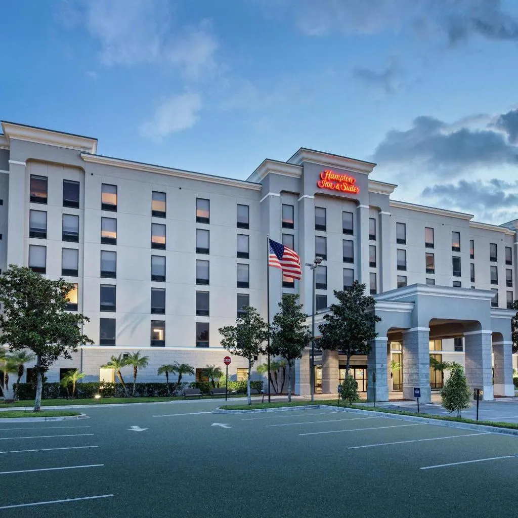 Photograph of Hampton Inn & Suites Orlando International Drive North