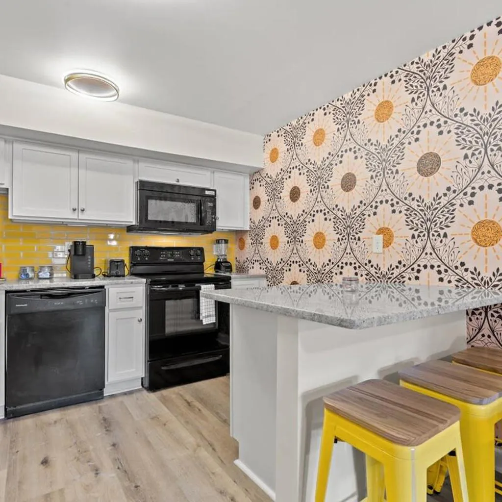Photograph of TreeHouse Lodge Walk to Beach Pet-Friendly 305