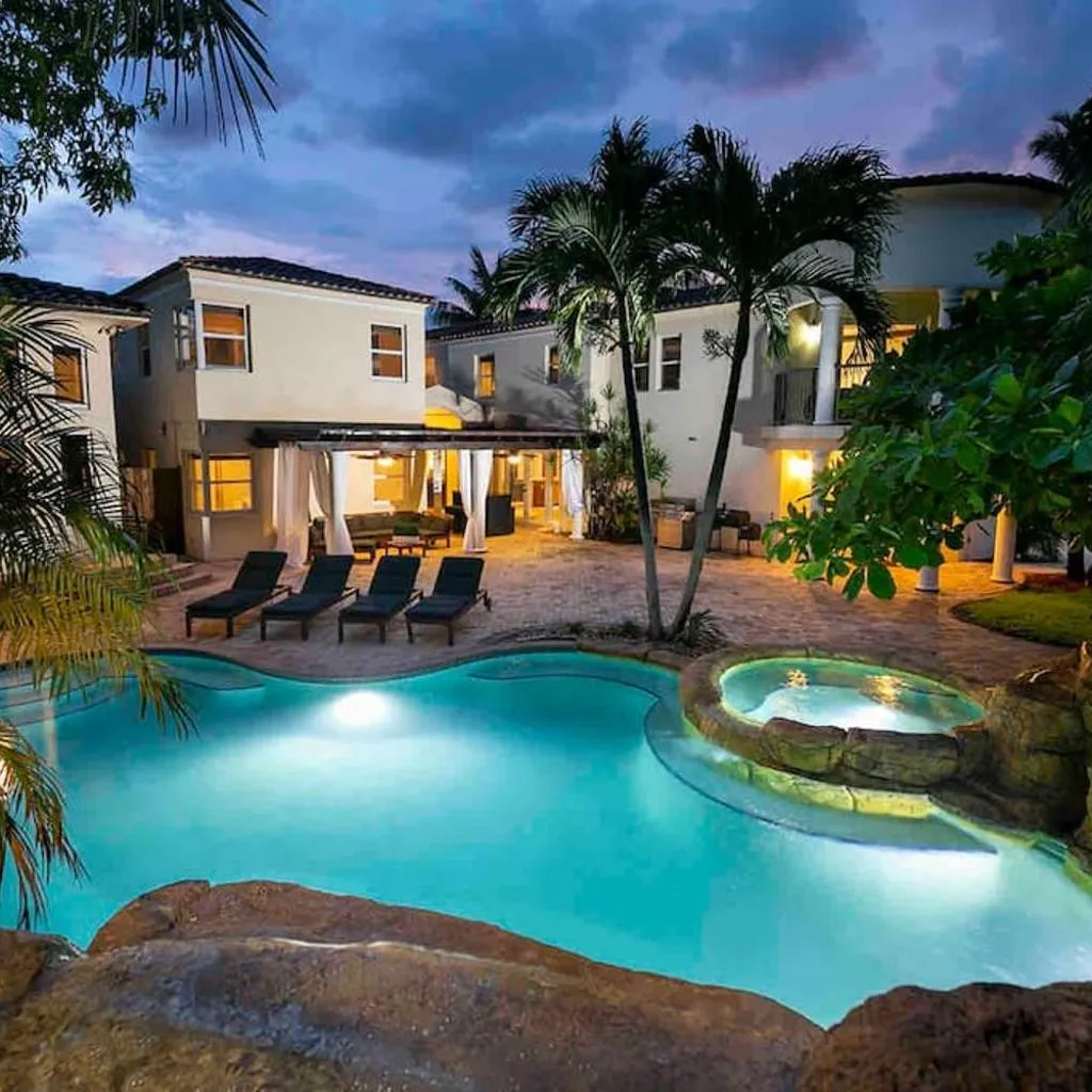Photograph of Villa sleeps 18 in Miami Shores with Movie theater / Pool / Jacuzzi