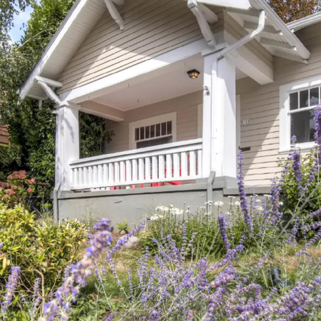 Photograph of 30 Day+ Craftsman; Stroll 2 Food & Downtown!