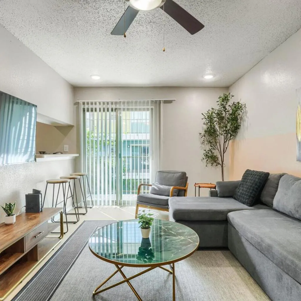 Photograph of Cozy Urban Getaway 2B - Sleeps 6 - Pool, Prkg
