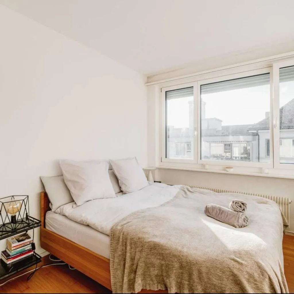 Photograph of Modern Apartment with balcony in Zurich Center A Hoh - Self Checkin