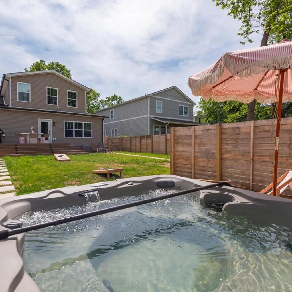 Photograph of Nashville 4 Bedroom House with Hot Tub and Backyard Close to Downtown