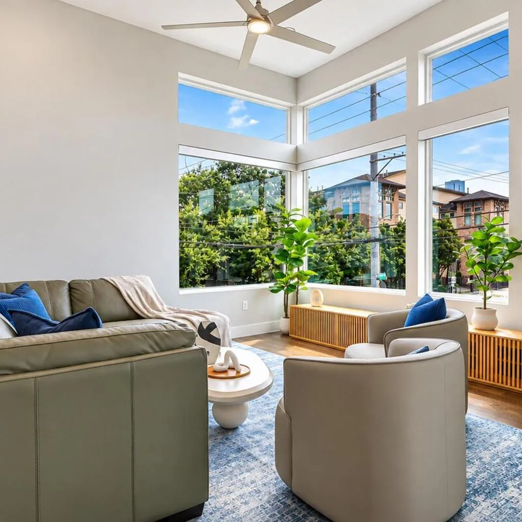 Photograph of Luxury 3 Suites, Rooftop Skyline Views, Downtown
